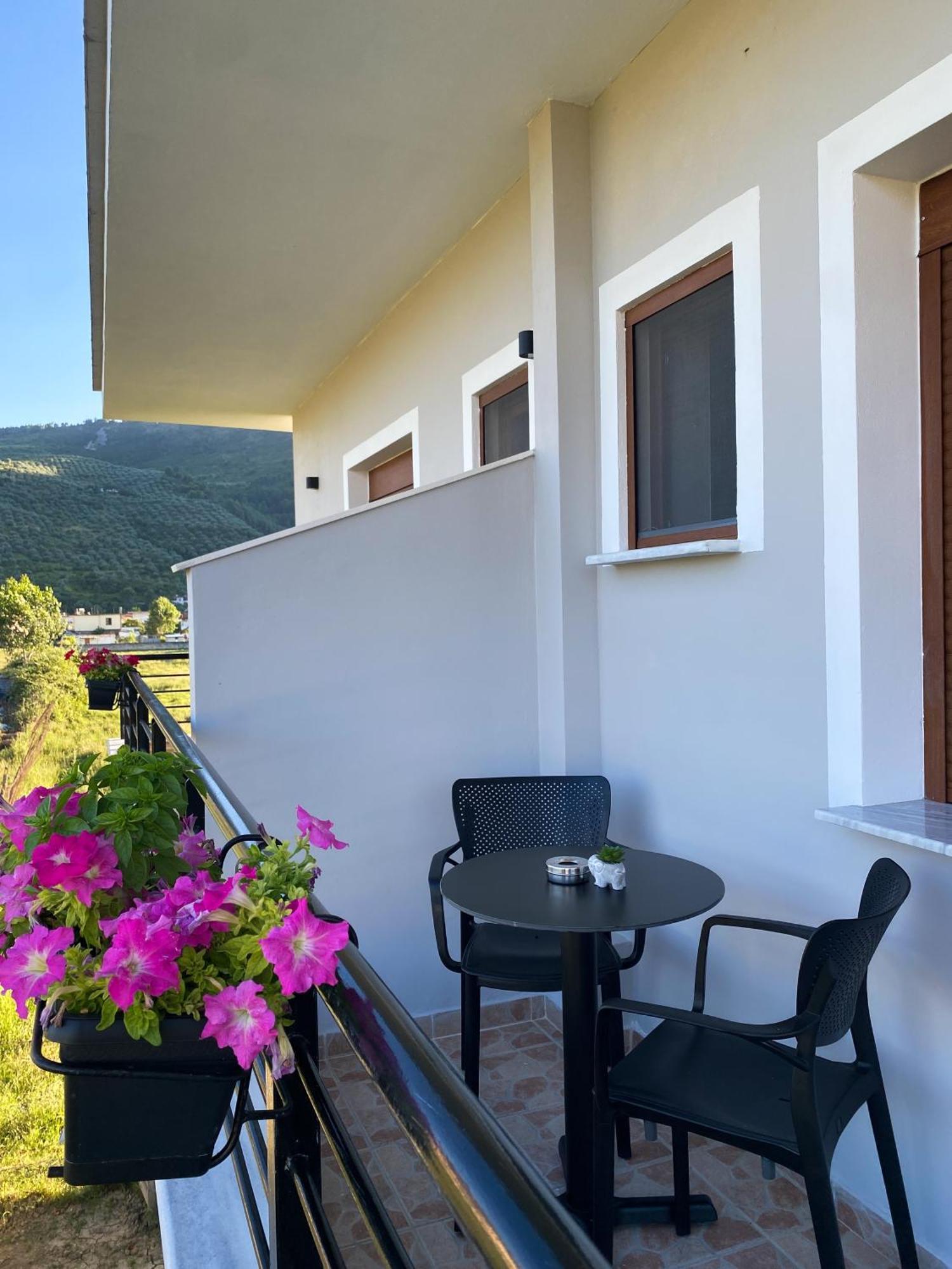Villa Tabaku Berat Eksteriør billede